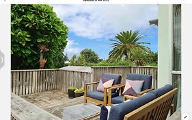 Cabbage Tree - Summer Or Winter Beachfront Haven