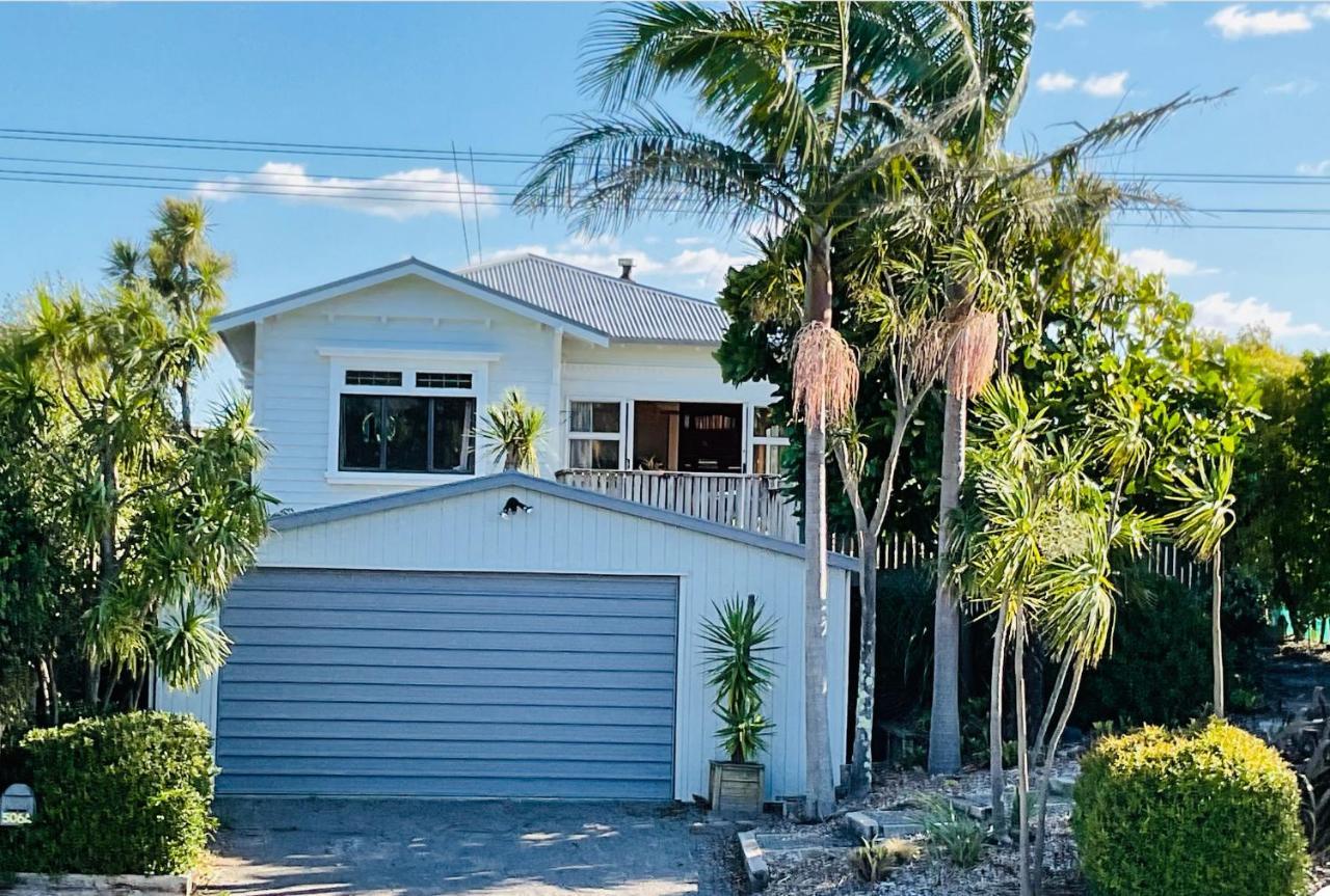 Cabbage Tree - Summer Or Winter Beachfront Haven Papamoa Exterior photo